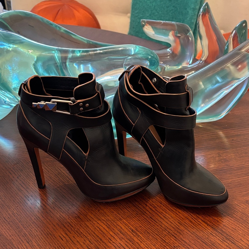 Badgley Mischka Black Heeled Boots with Straps